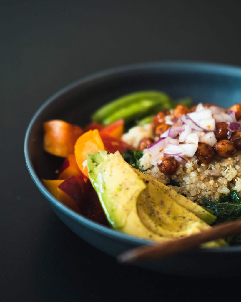 recettes d'été : salade de quinoa au poulet et à l'avocat