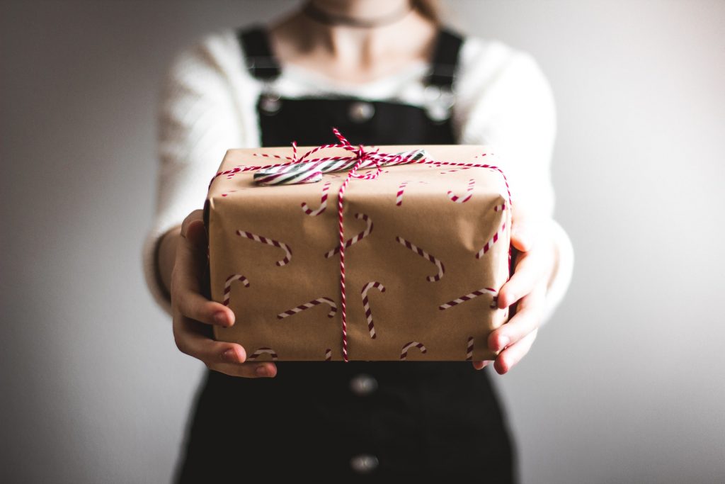 Cadeaux de Noël en entreprise : nos meilleures idées cadeaux pour vos salariés